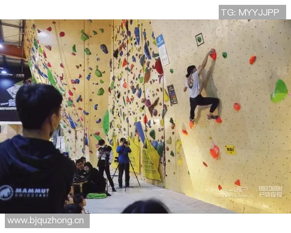 成都攀岩队的包夹战术解析与实战应用探讨